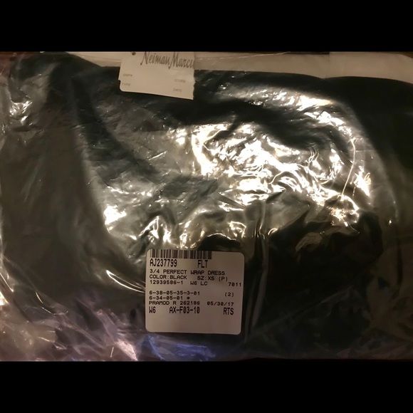 🚫SOLD🚫 Neiman Marcus True Wrap Dress - Picture 4 of 4